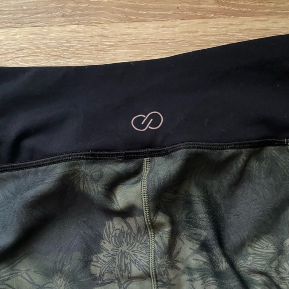 Calia Leaf Print Leggings - Picture 6 of 6